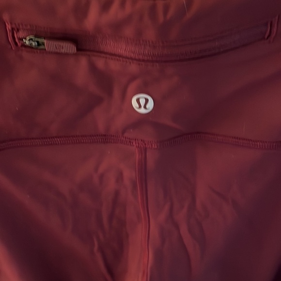 NWT Lululemon Women’s maroon and coral cropped leggings, size 12. - Picture 5 of 7